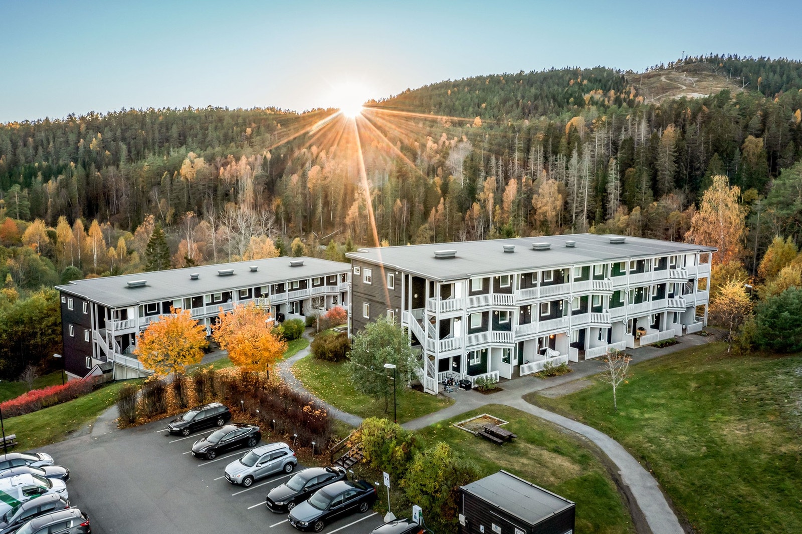 Sameiet fremstår velholdt, med moderne bygningsmasse og tiltalende fasader. Galleribilde