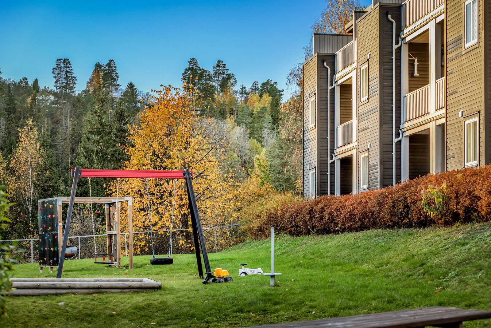 Utenfor bygget finner du en lekeplass som er perfekt for familier med barn. Galleribilde