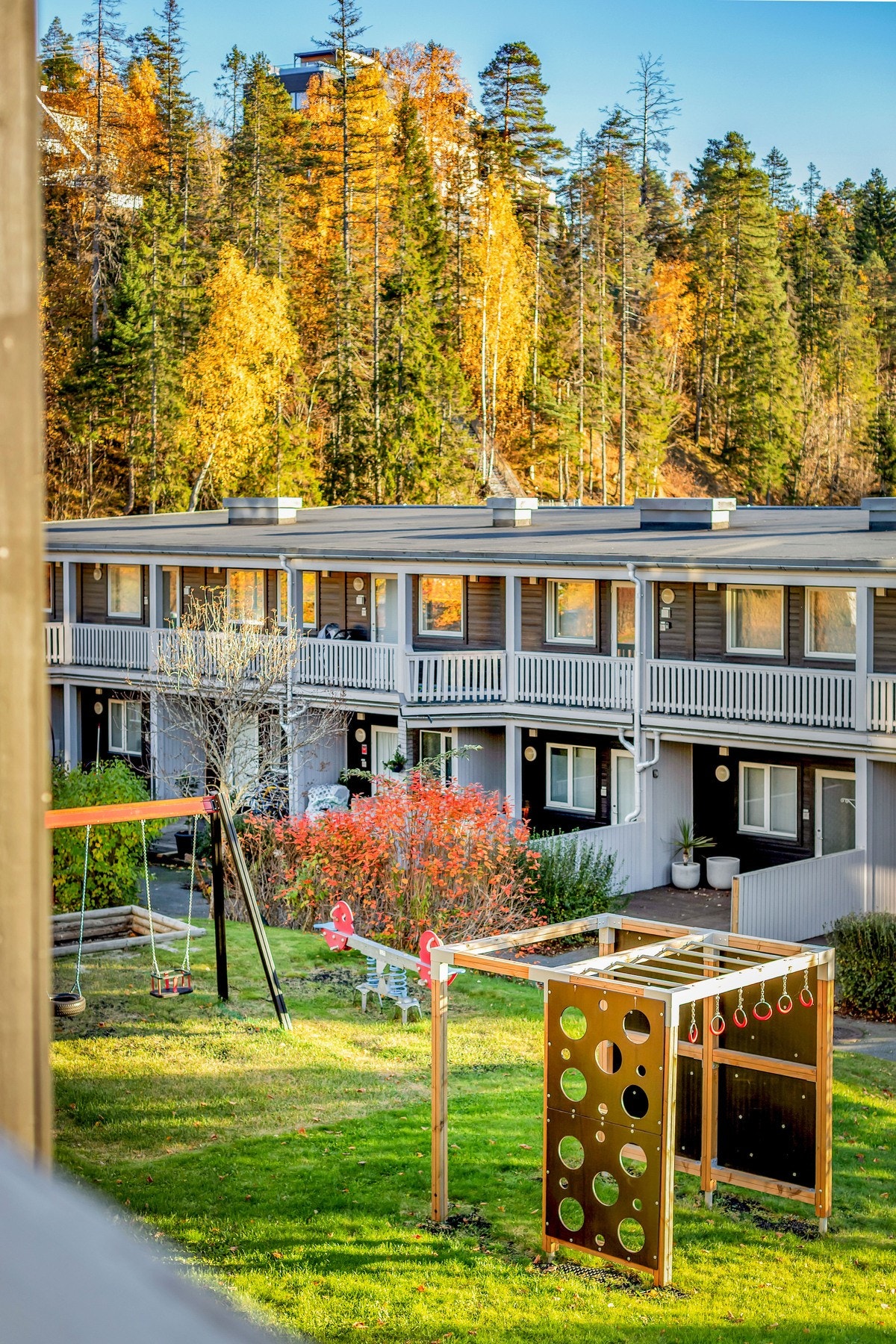 Boligene er omgitt av grønne omgivelser som gir et behagelig bomiljø. Galleribilde