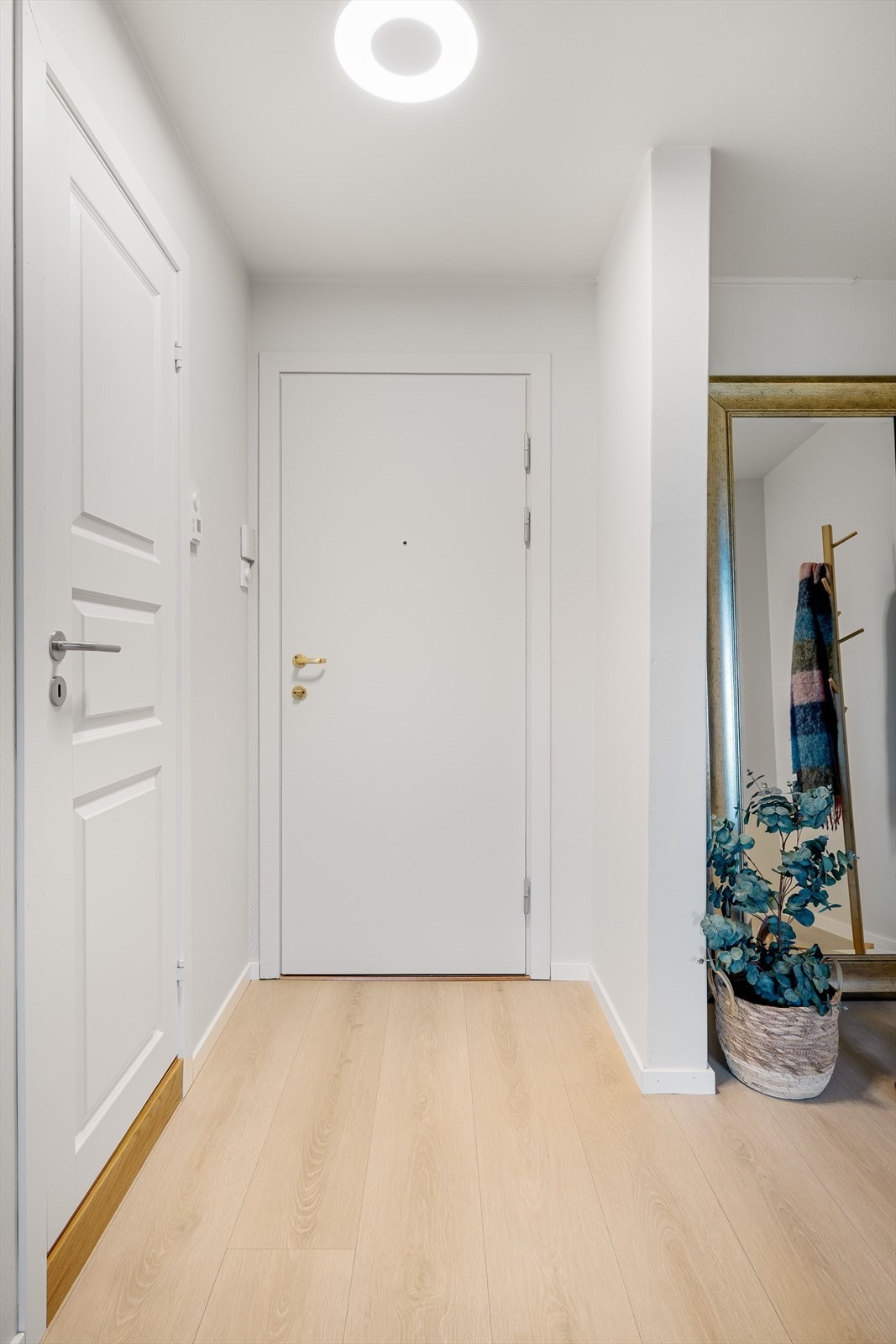 Leiligheten ligger i 2. etasje og du tar deg til denne via innvendig felles trappegang eller heis. Galleribilde