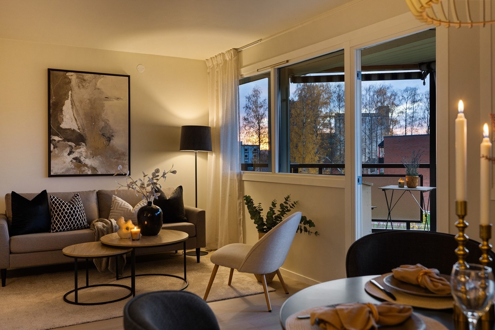Leiligheten har en lun stue med god atmosfære. Galleribilde
