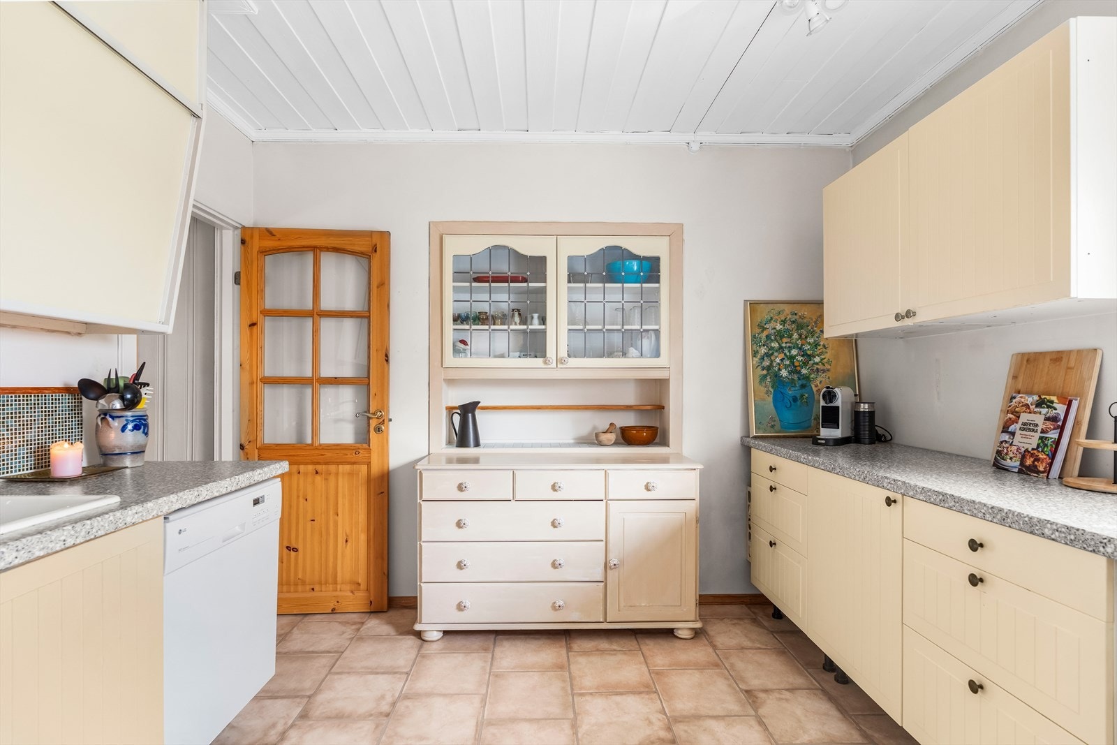 Et kjøkken med sjel og potensial - perfekt for deg som ønsker å sette ditt eget preg. Galleribilde