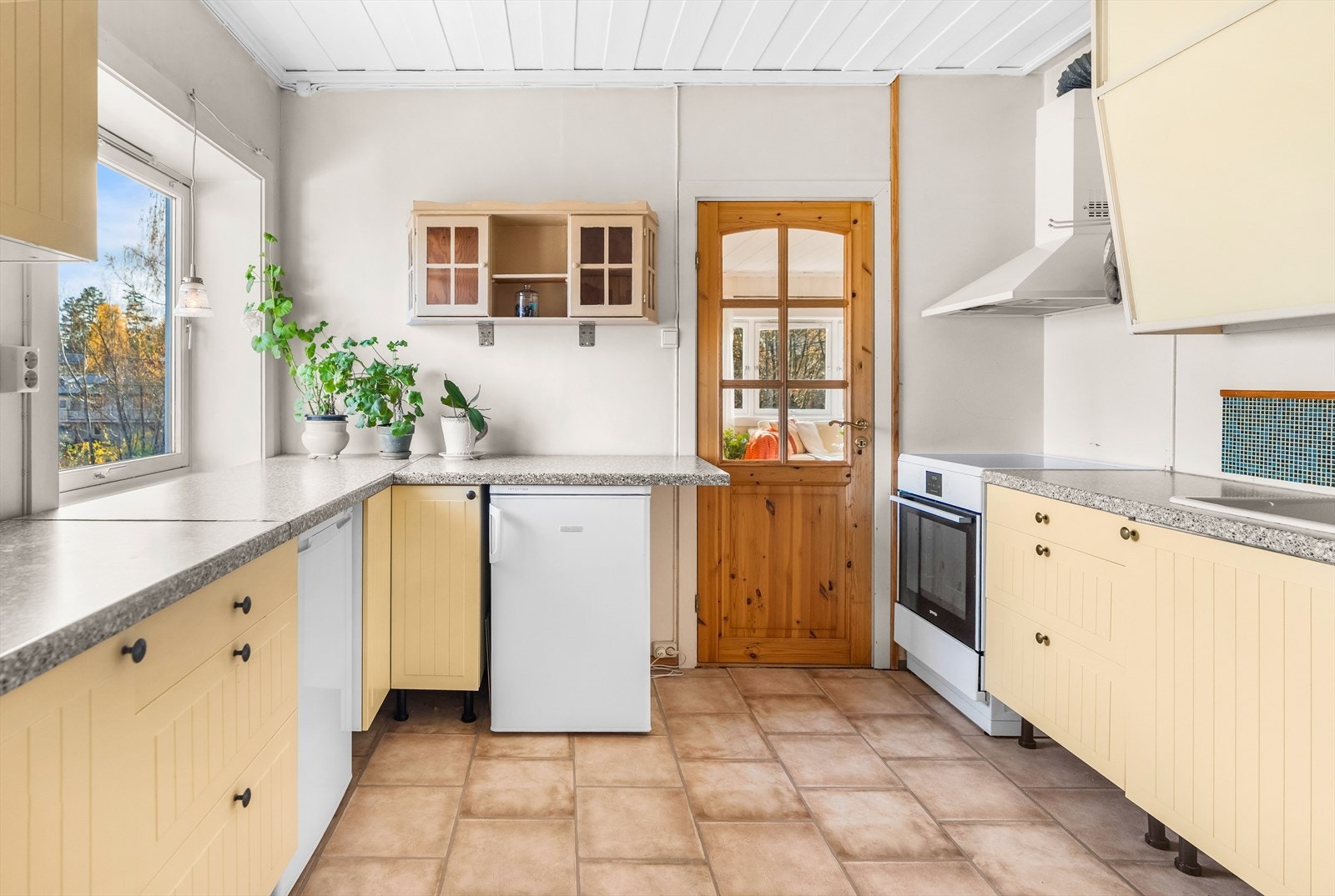 Kjøkken med moderniseringsbehov - her kan du skape drømmekjøkkenet slik du ønsker det! Galleribilde