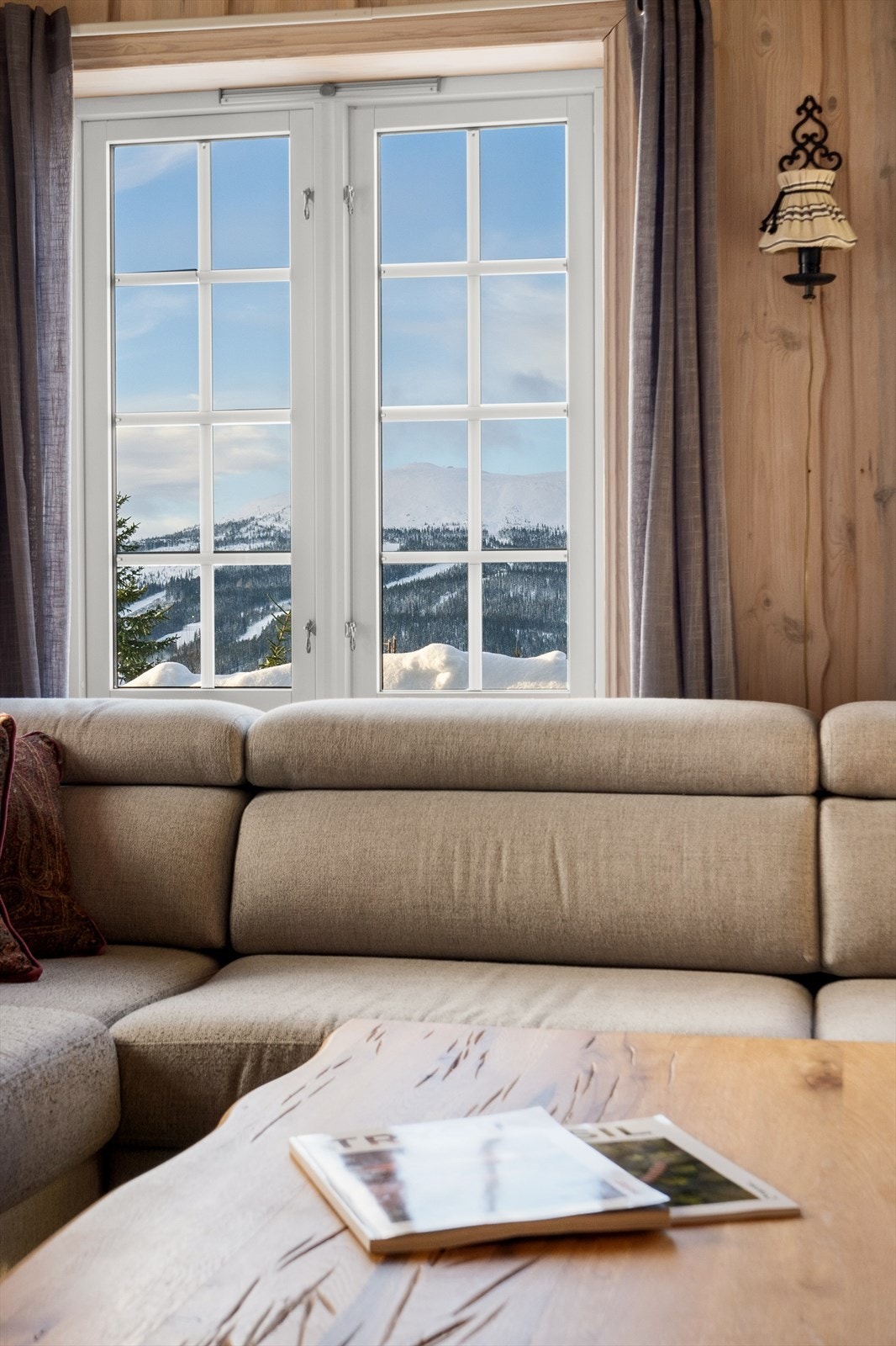 Flott utsikt mot Trysilfjellet fra sofaen. Galleribilde