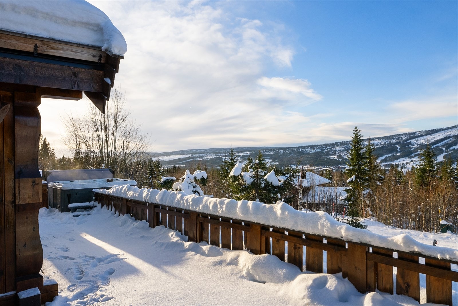 Terrassen er romslig og solrik. Galleribilde