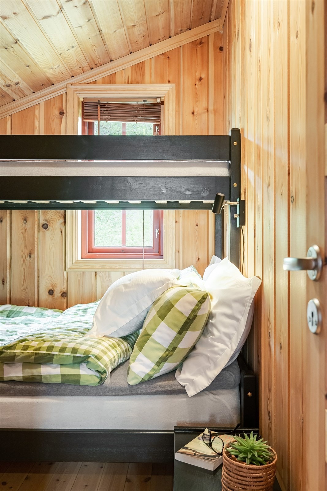 Soverom 3 er innredet med en familiekøye med 3 sengeplasser. Galleribilde