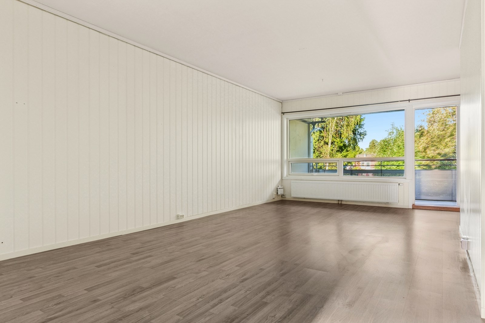 Dette er en lys og innbydende andelsleilighet i byggets 2. etasje med balkong på ca. 10 m². Galleribilde