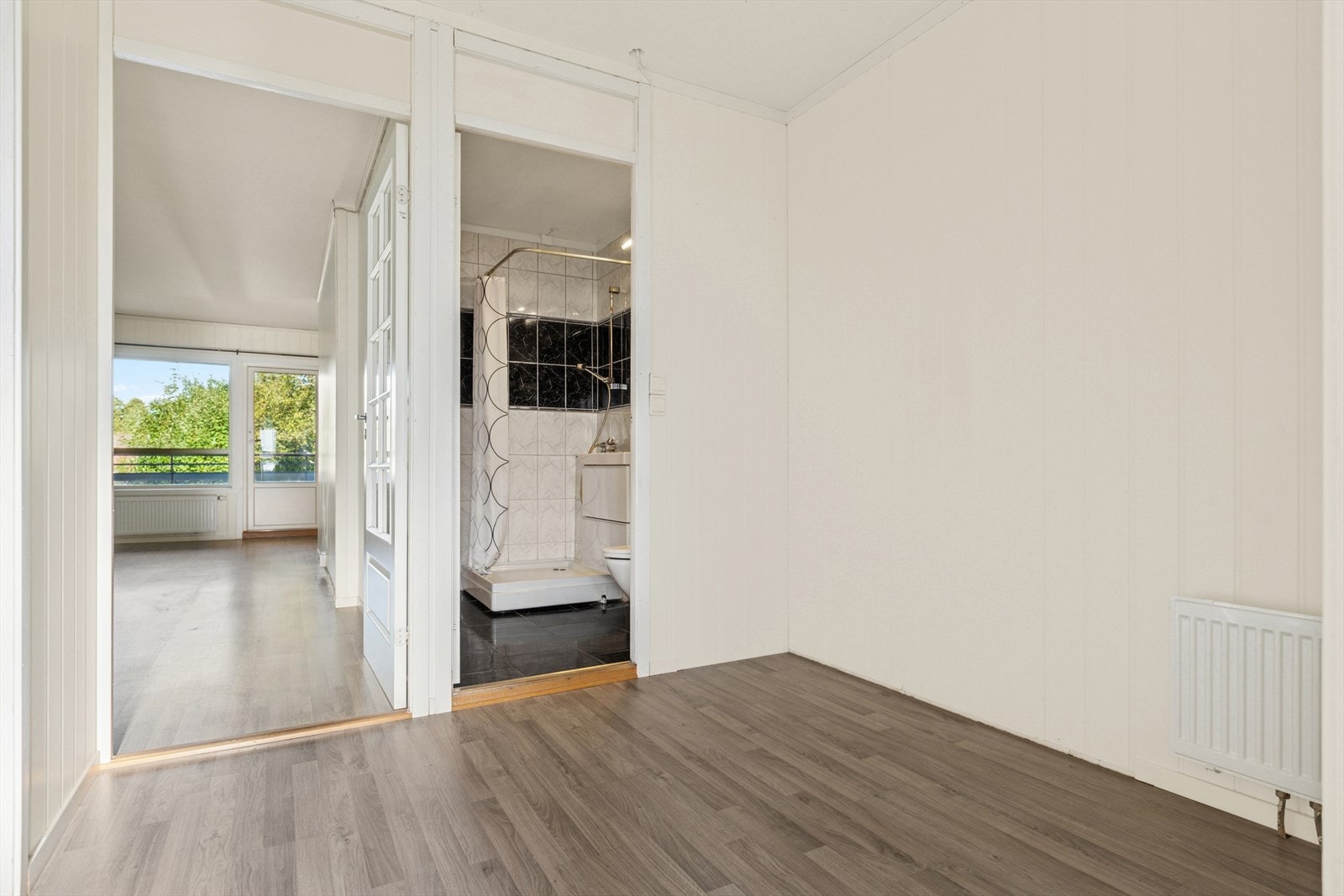 Gangområde med adkomst til stue, bad, soverom og bod. Galleribilde