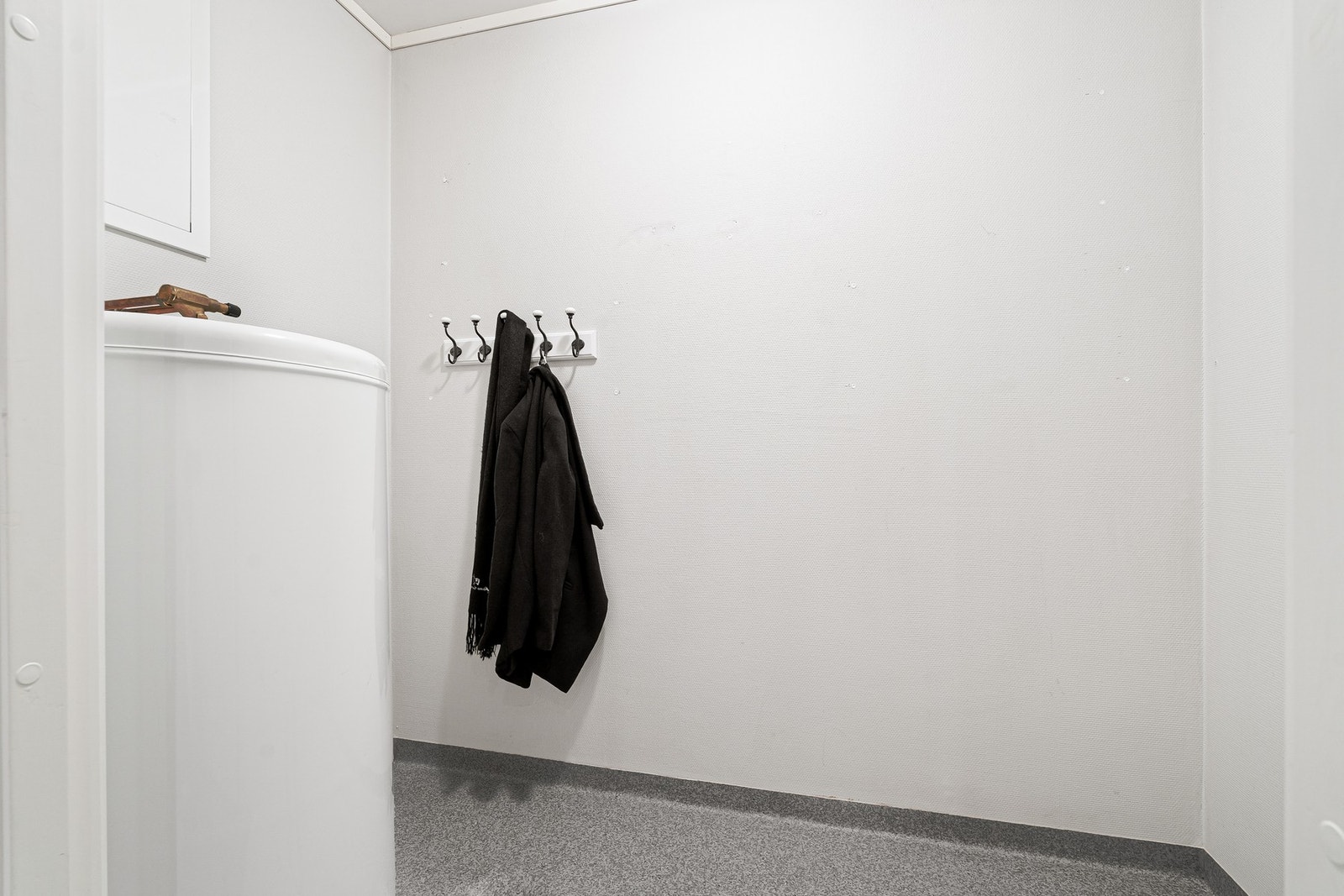 Leiligheten har en innvendig bod samt en sportsbod i kjeller. Galleribilde