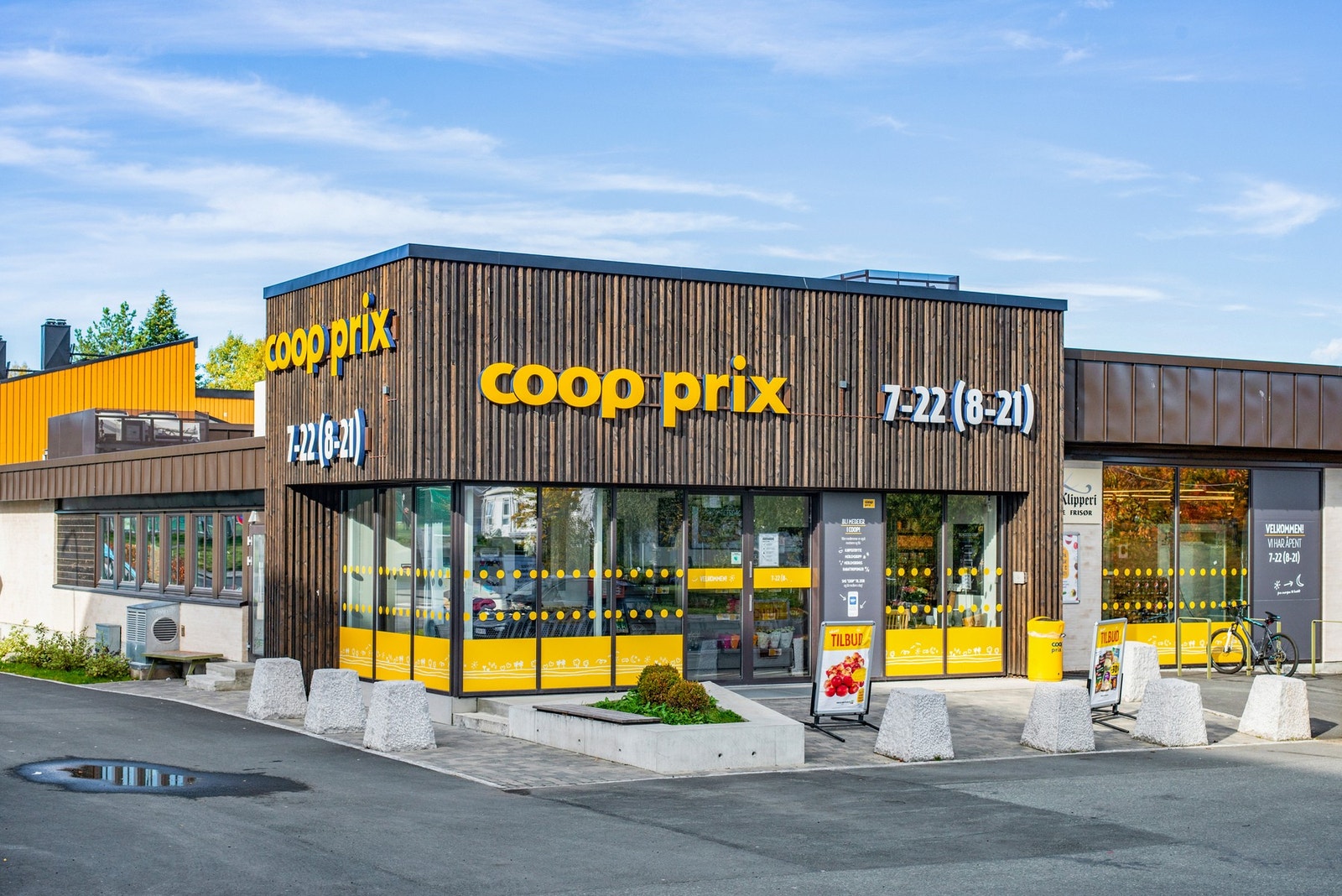 1 minutts gange til dagligvarebutikk / Prix samt frisør i samme bygg Galleribilde