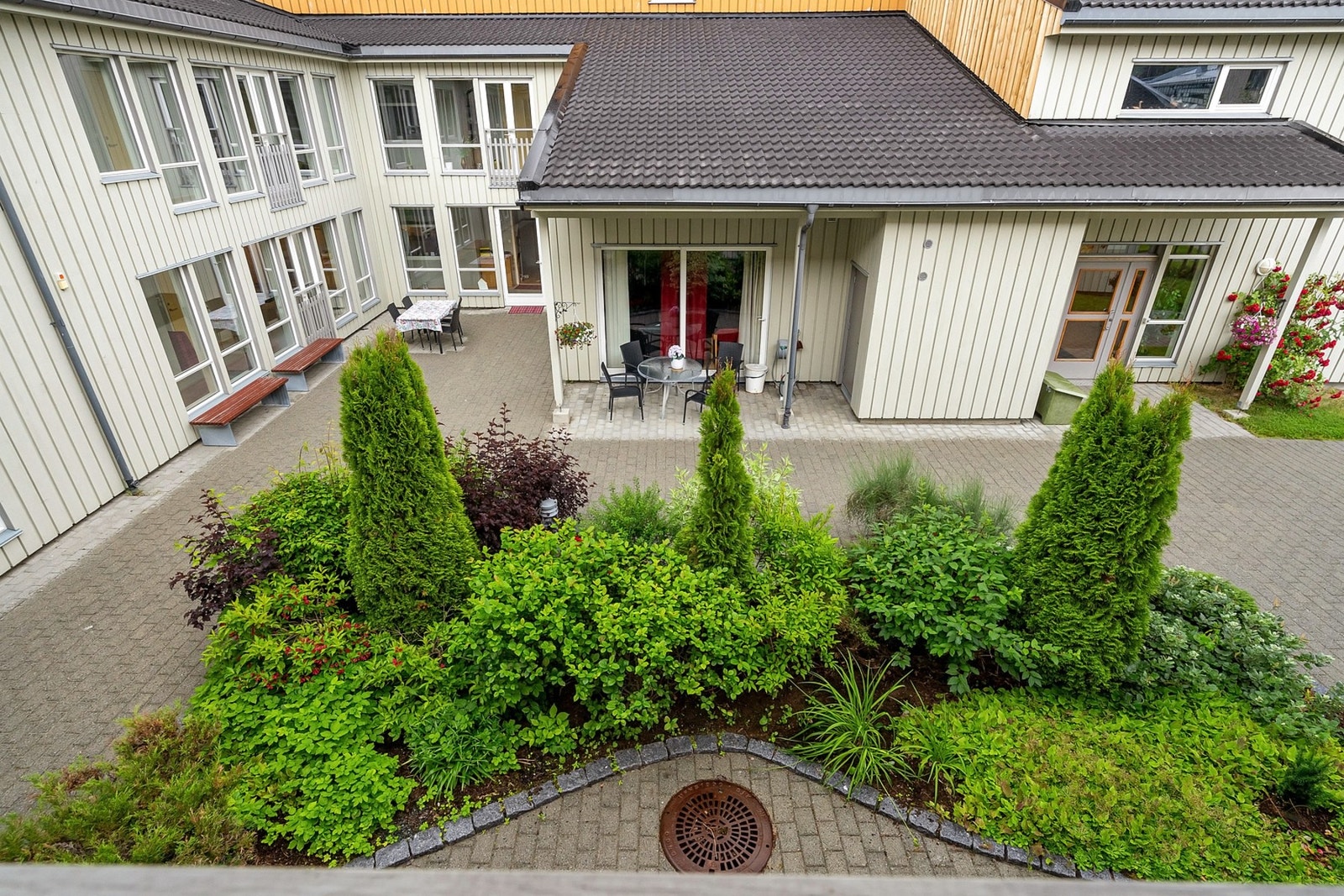 Sameiet er pent opparbeidet med felles uteområder. Galleribilde