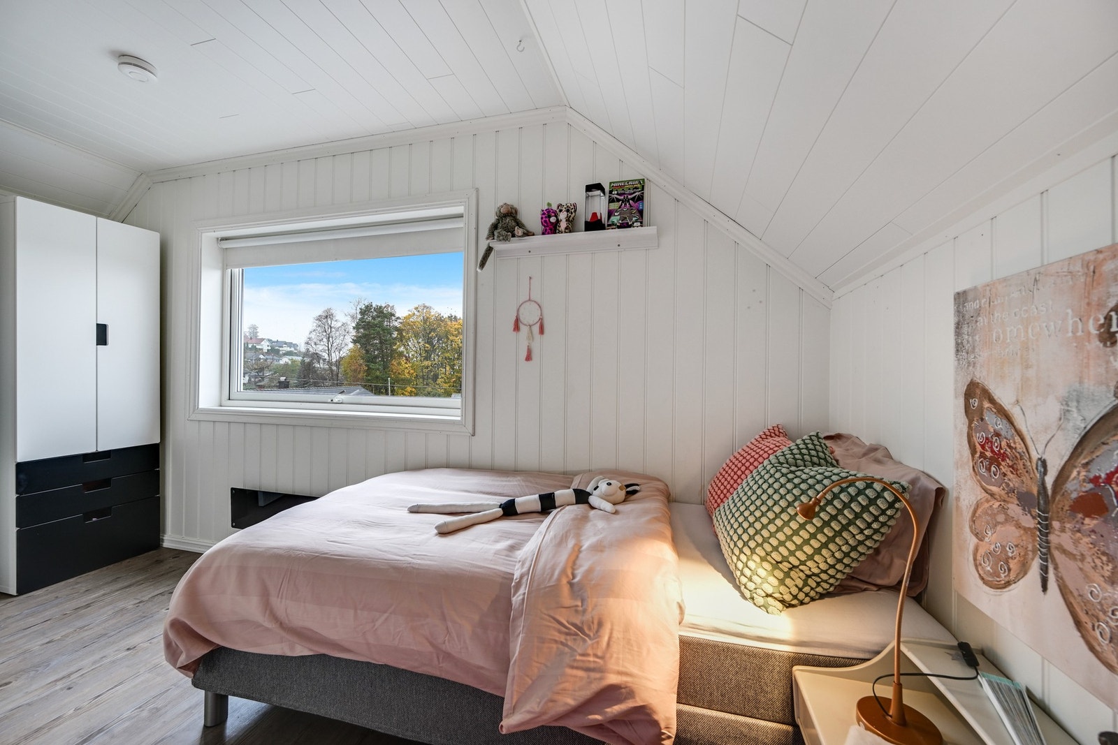 Helt på toppen finner vi to gode soverom - soverom I Galleribilde