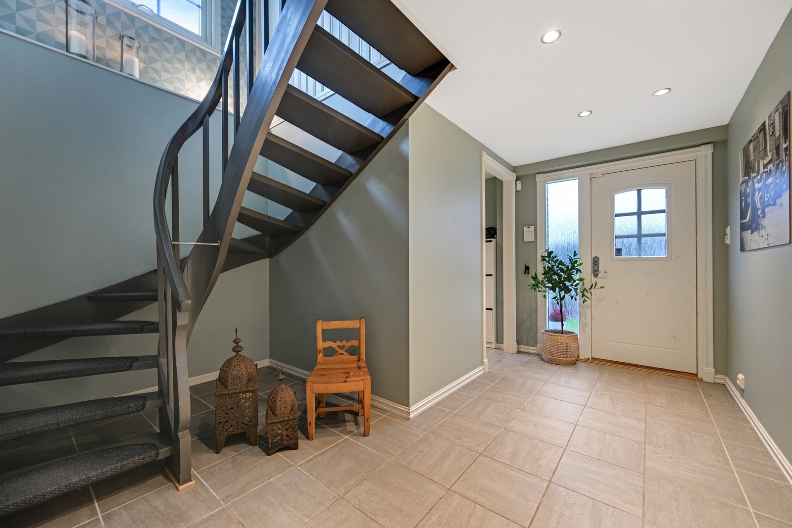 Da fortsetter vi opp trappen til hovedetasjen Galleribilde