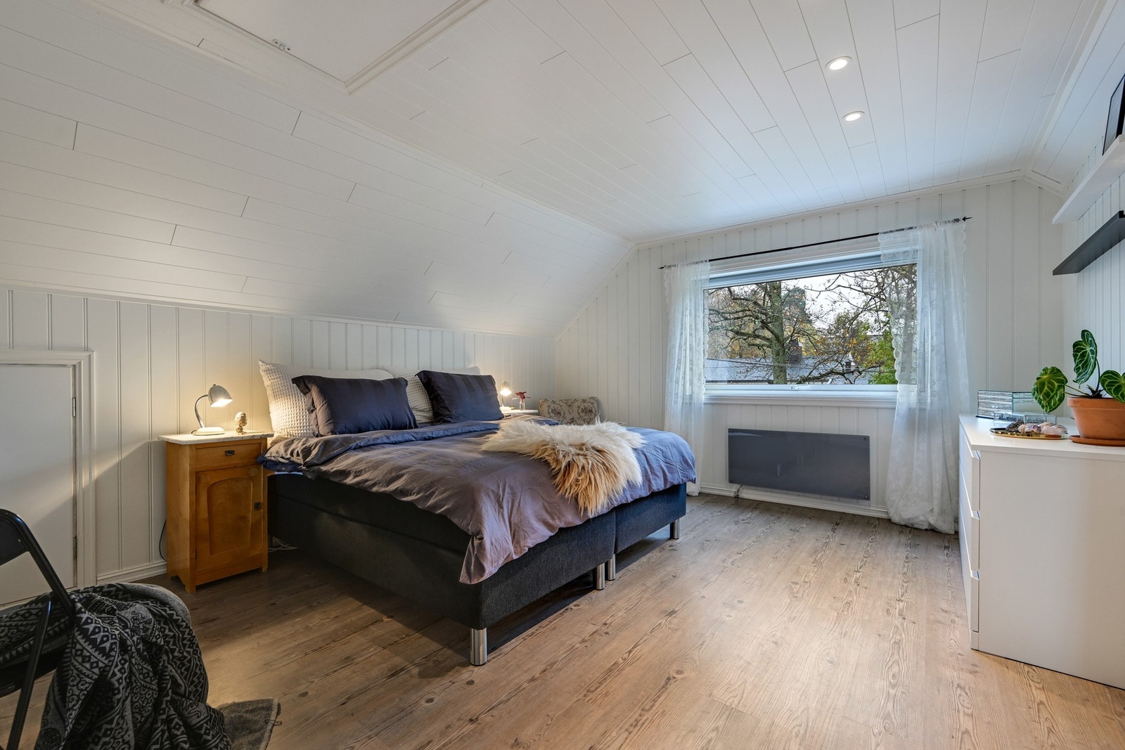 Stort hovedsoverom i loftsetasjen Galleribilde