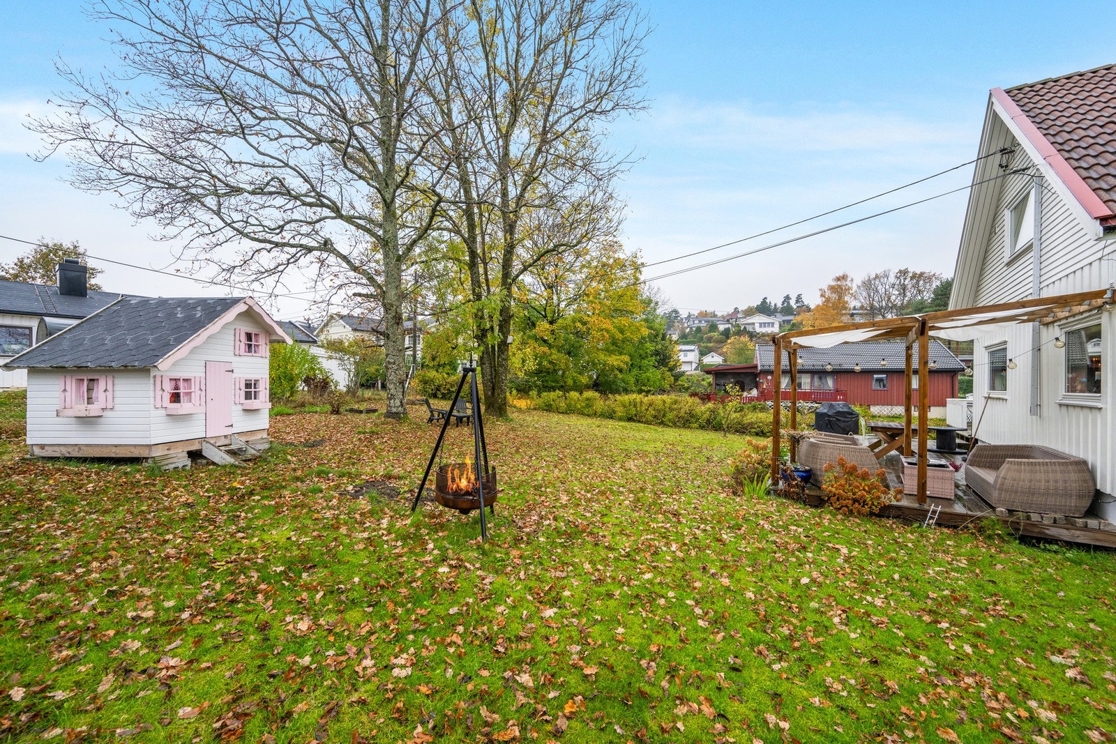 Da avslutter vi rundturen med noen flere bilder av tomten og tegninger Galleribilde