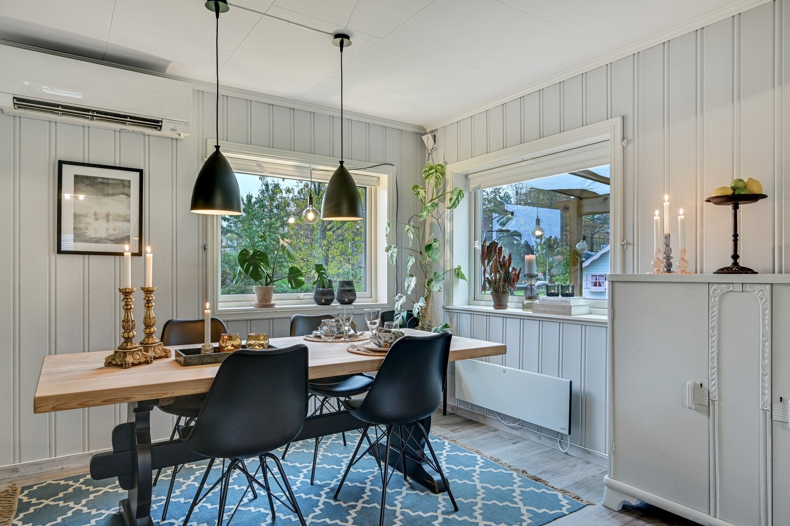 God plass for langbord/spisestue - kan oså snus andre veien for større anledninger... Galleribilde