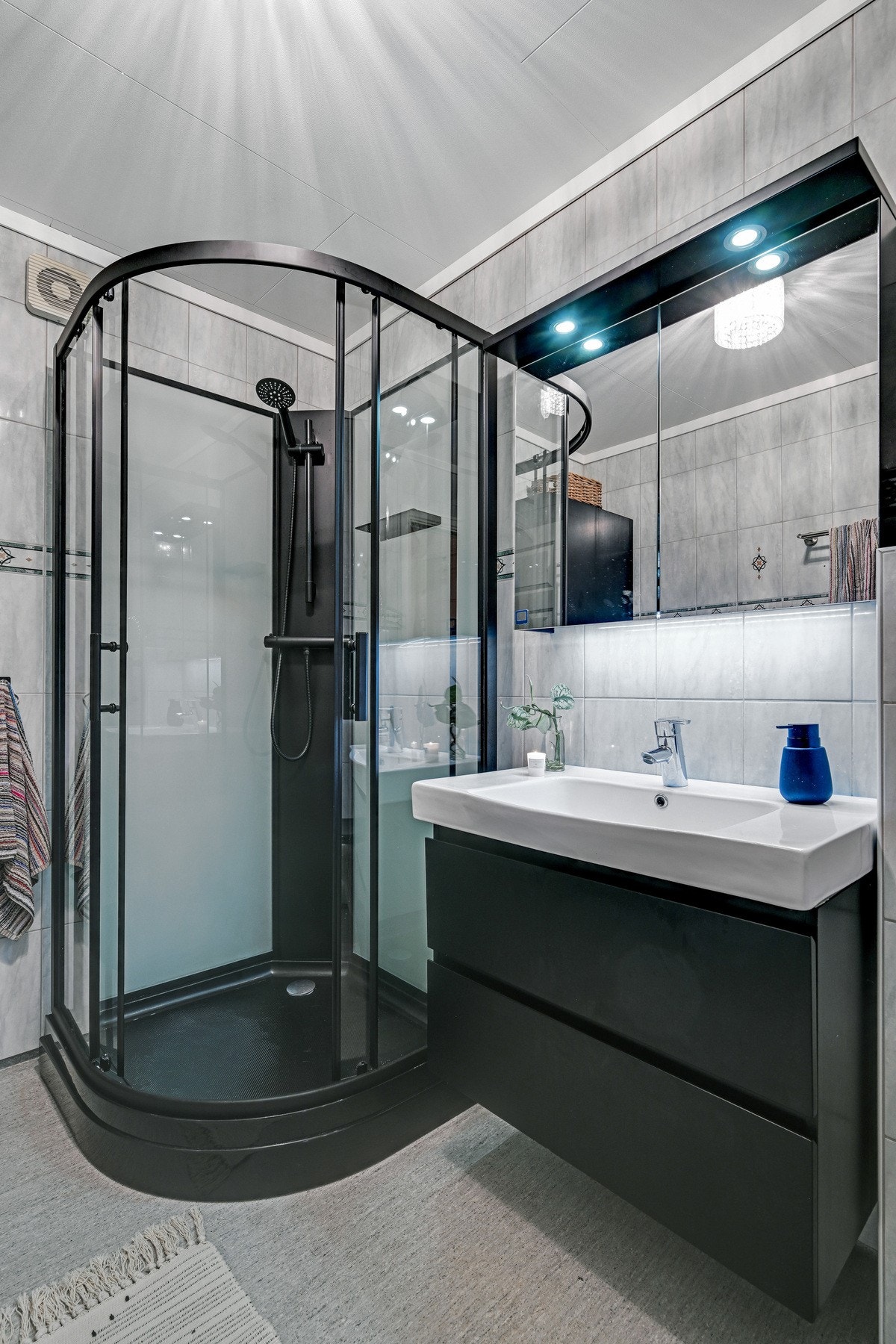 Gulvvarme og nytt dusjkabinett Galleribilde