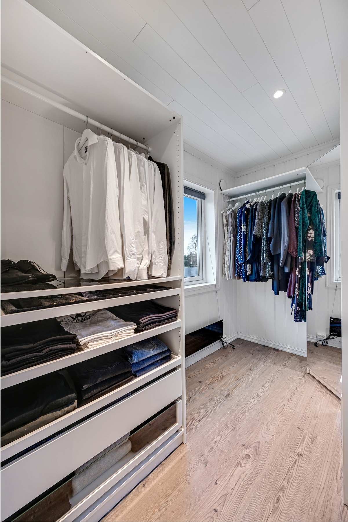 Garderobe/walk in closet Galleribilde