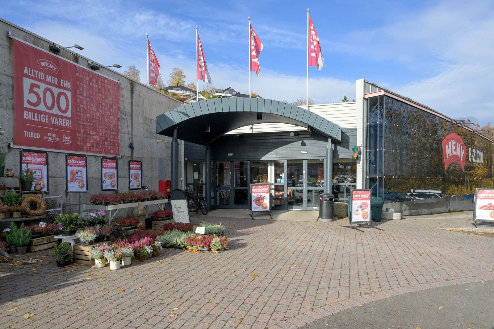 Gangavstand ned til Meny Galleribilde