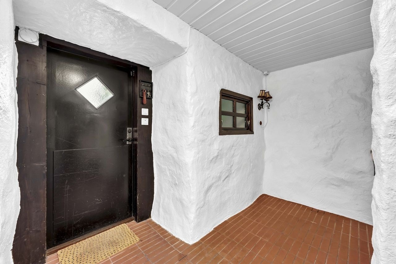 Egen inngang til underetasjen Galleribilde