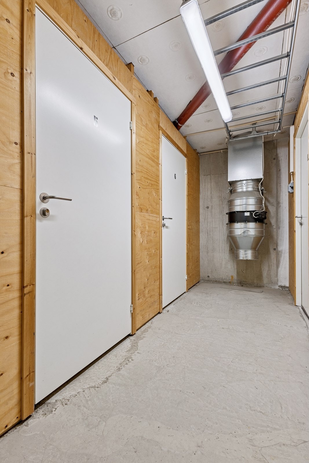 Låsbar bod nr. 6 hører til leiligheten og ligger i parkeringskjeller Galleribilde