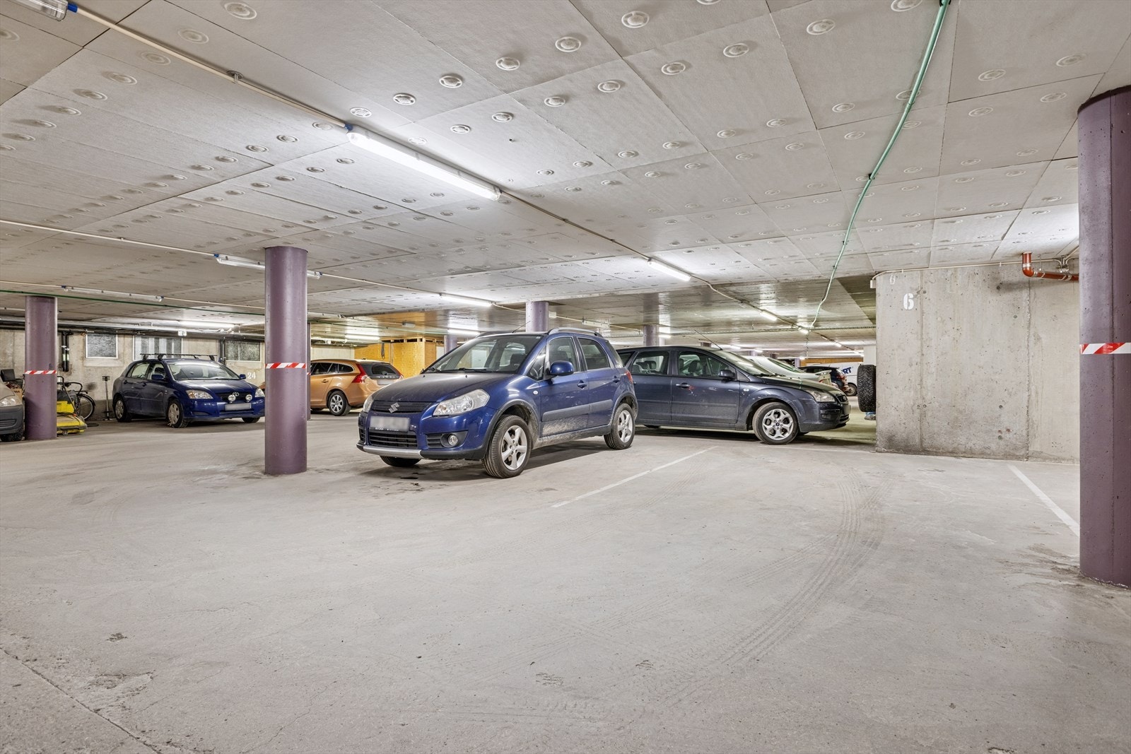 Egen plass i parkeringskjeller merket med nr. 6 Galleribilde
