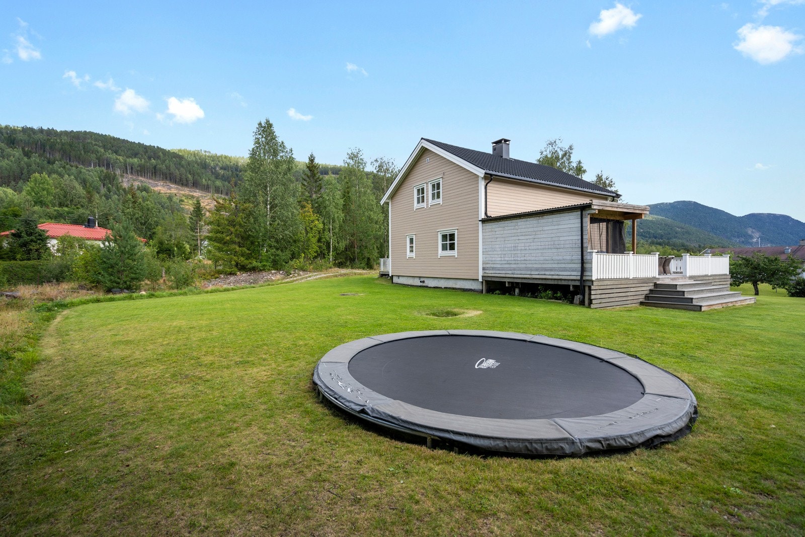 Tomten er stor og barnevennlig. Galleribilde