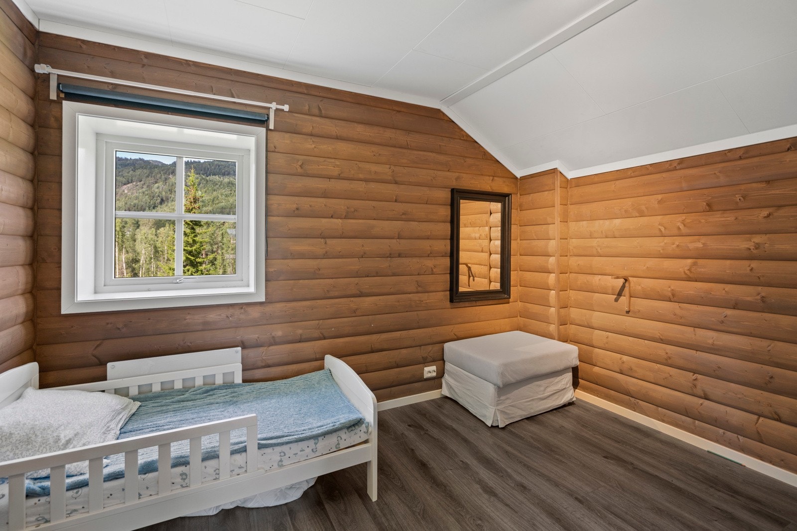 Soverom 4 har også plass til dobbeltseng og kontor. Galleribilde