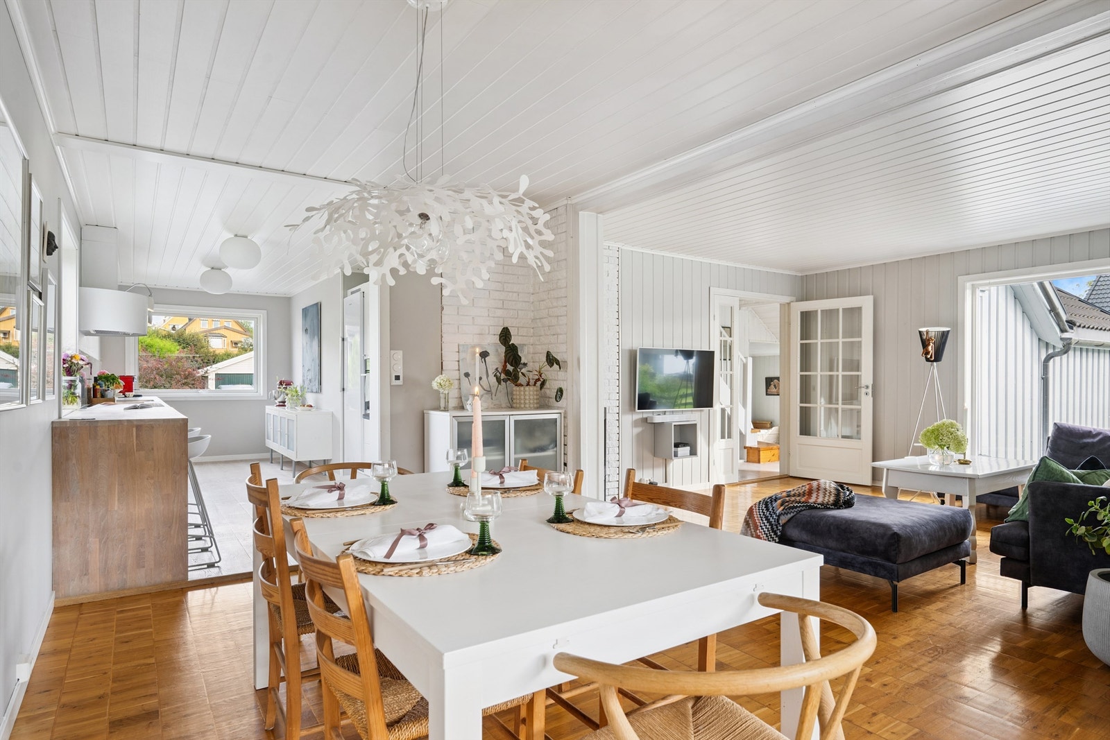 Velkommen til Ridabuvegen 6! Sjarmerende enebolig med garasje og solrik hage. Galleribilde