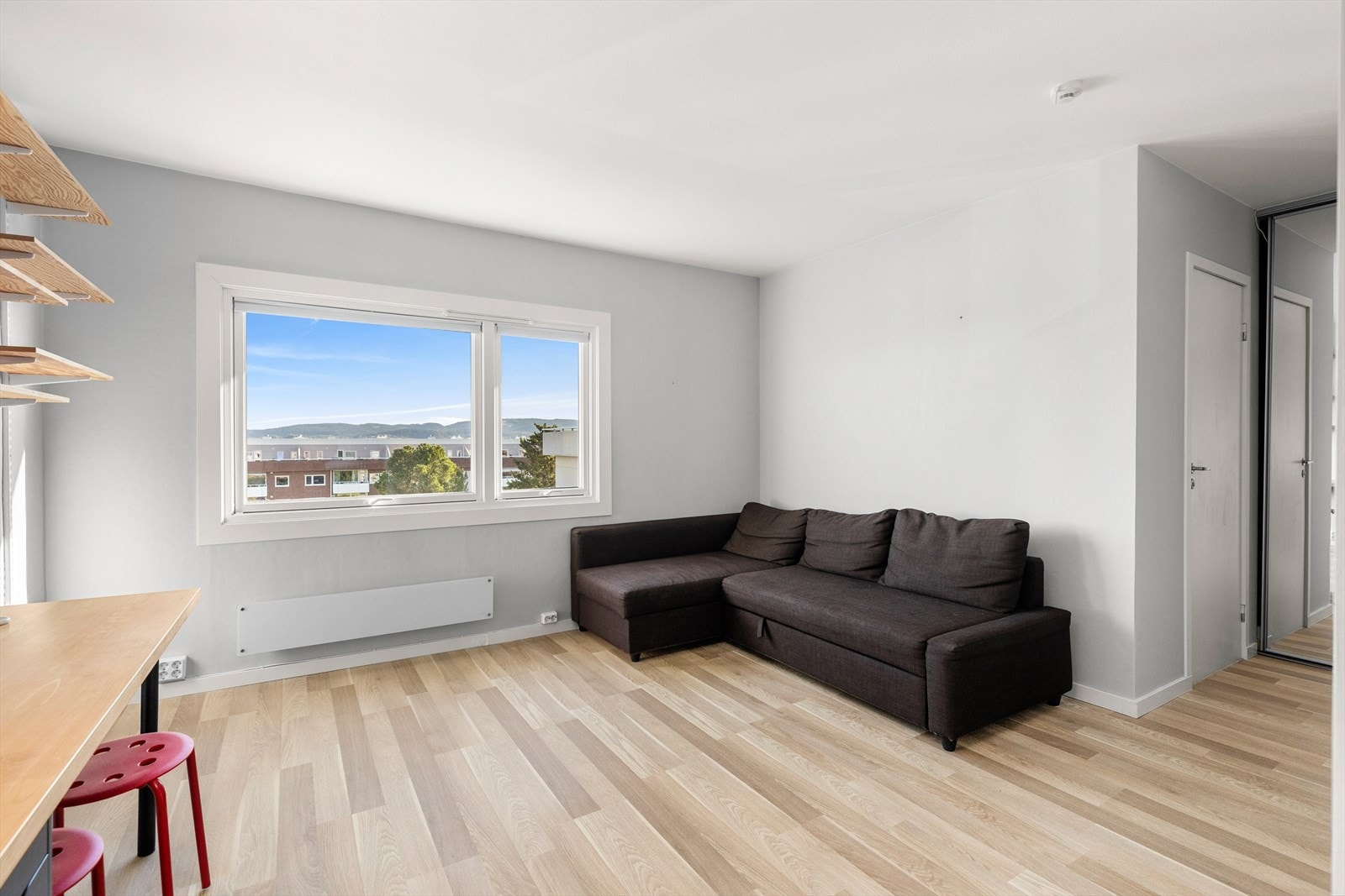 Dette er en pen og velholdt andelsleilighet med ettertraktet beliggenhet på Havstad. Galleribilde