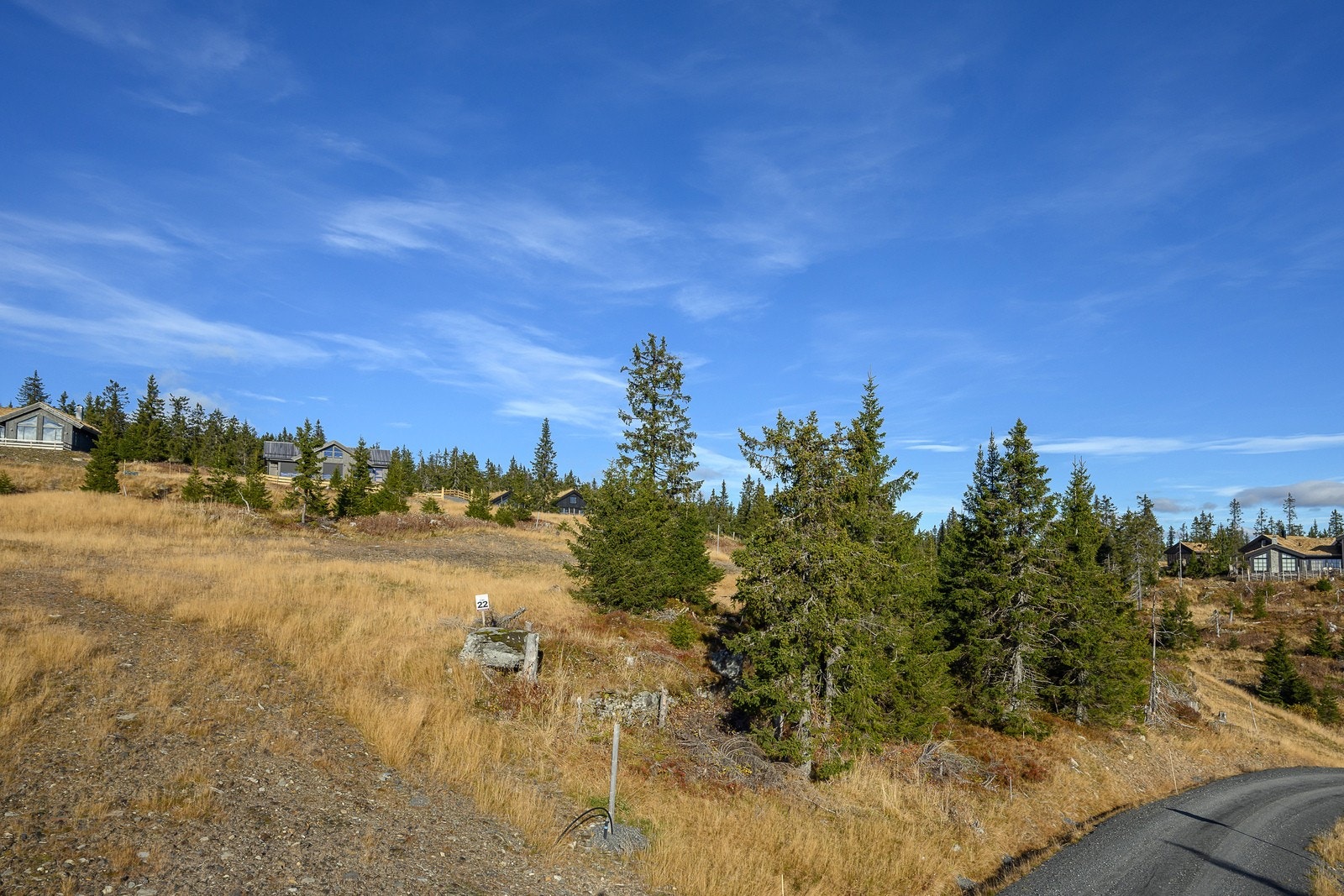 Samlet kan byggene ha en maksimal prosent bebygd areal av tomta (% BYA) på 20 %, men med et maksimalt bebygd areal (BYA) på 240 m2, inkludert utvendig parkeringsareal på 40 m2. Bygningsmassen kan maksimalt utgjøre 200 m2 BYA. Galleribilde