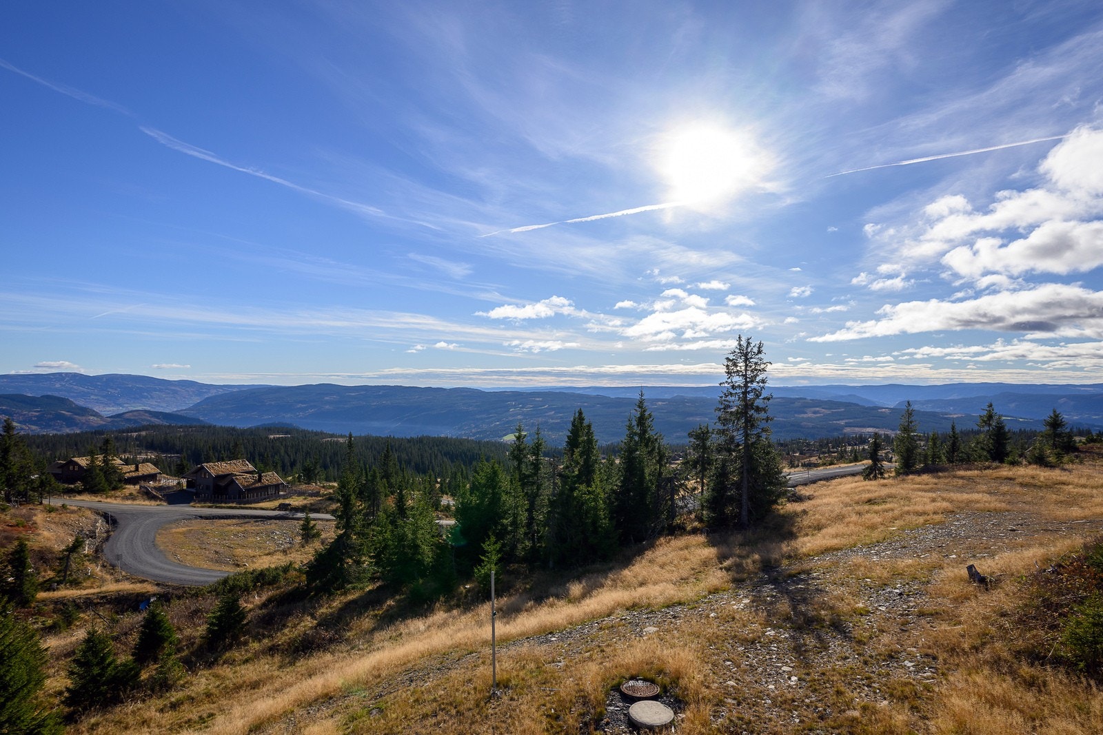 Den sørvendte beliggenheten gir lang solgang og et imponerende utsyn. Galleribilde