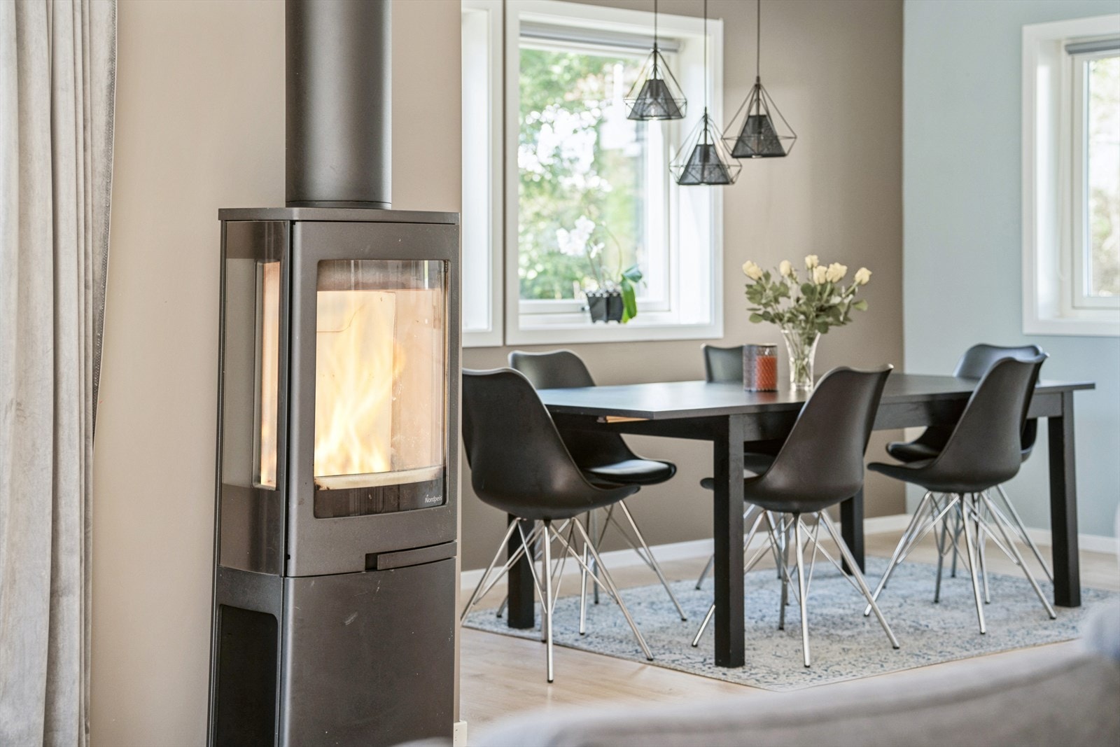 Her har du plass for både familie og venner, supert både til kvardag og fest! Galleribilde