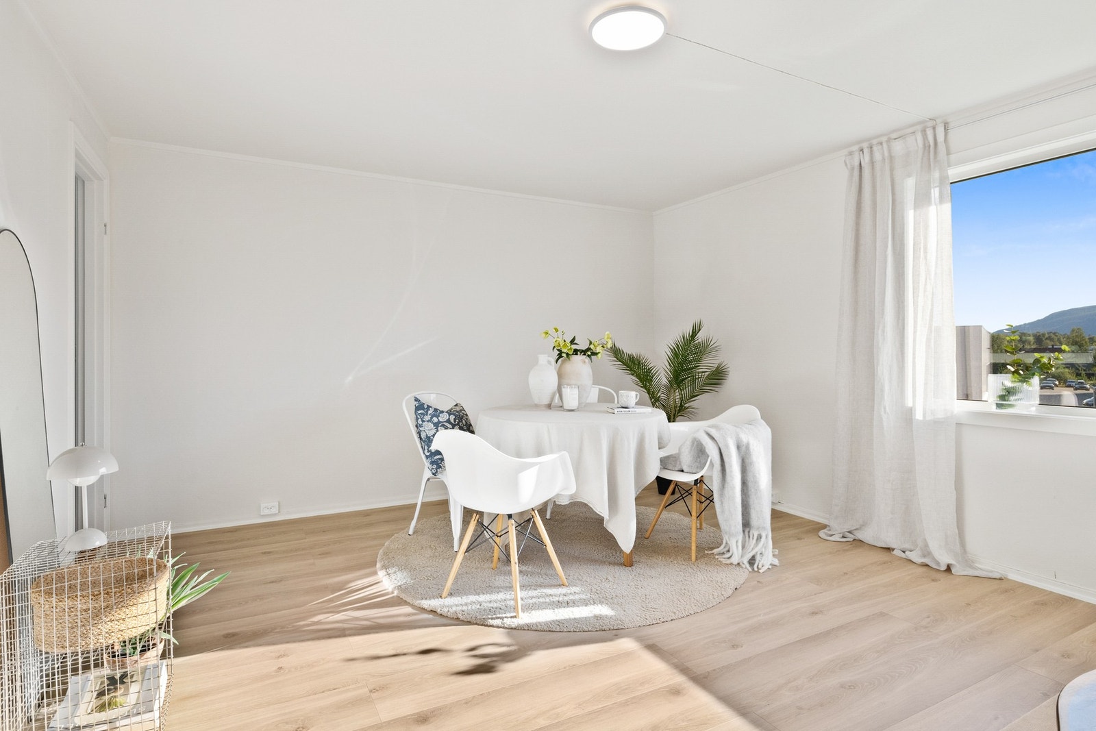 Lys og flott leilighet med gode møbleringsmuligheter Galleribilde