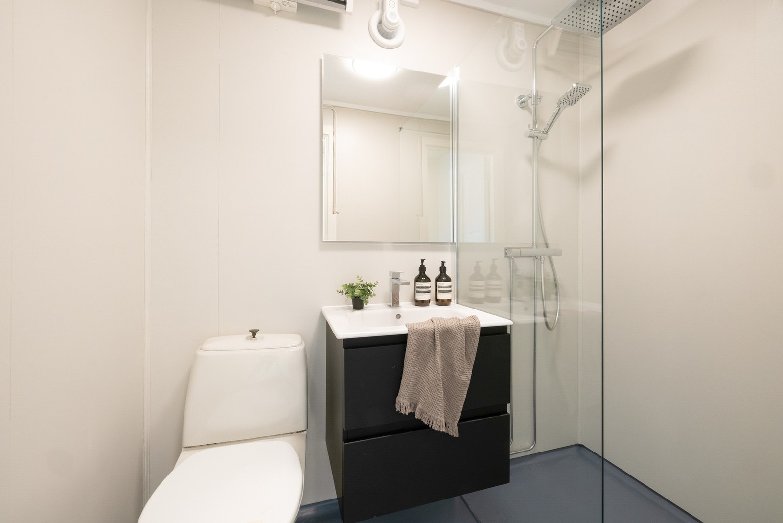 Badet er nylig oppgradert med nymalte overflater og nye installasjoner. Galleribilde