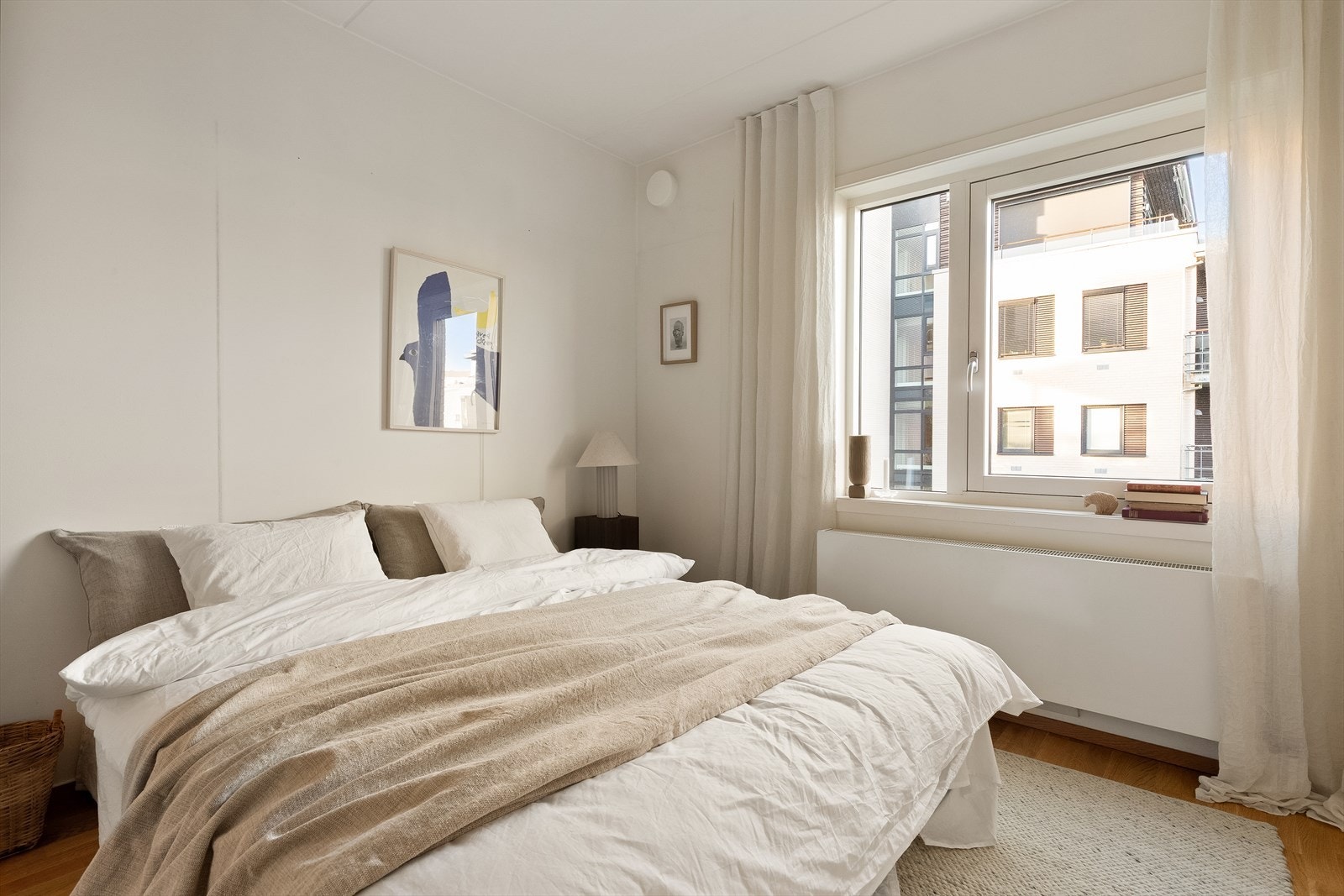 Henvendt mot rolig passasje. Galleribilde