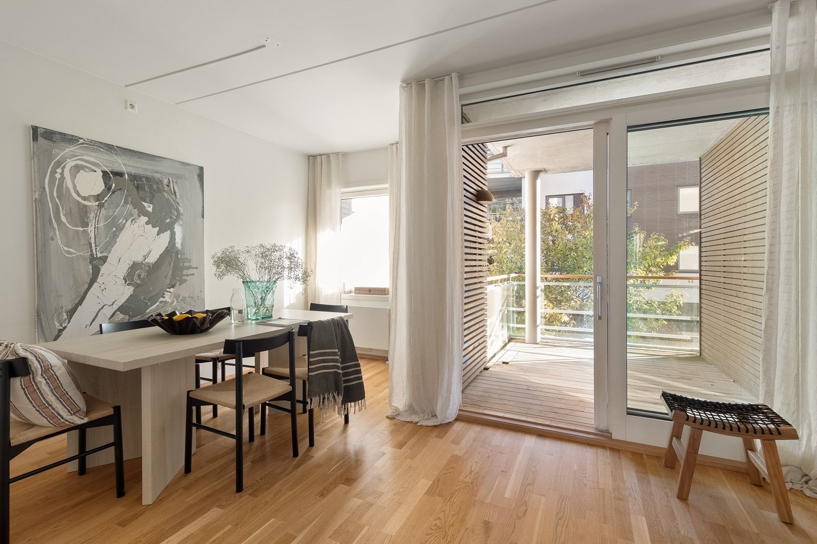 Her ser man utgang til balkong nummer to, og her er det flere som har bygget et tredje soverom. Galleribilde