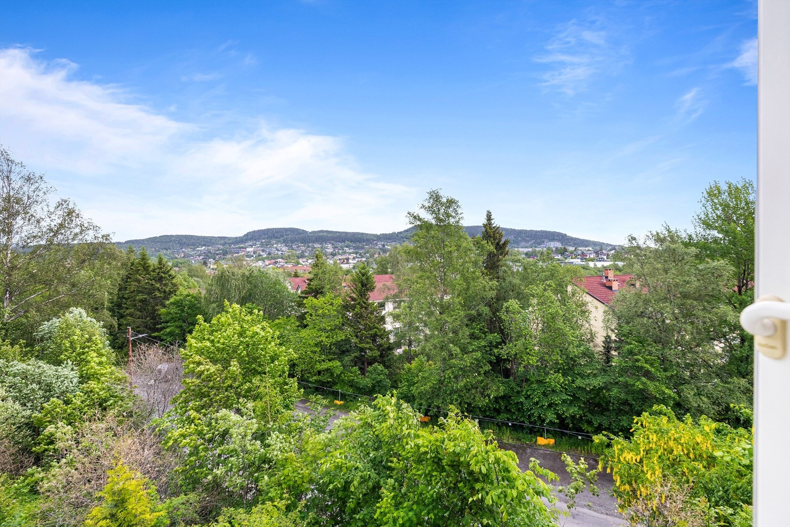 Utsikt fra stuen om sommeren! Galleribilde