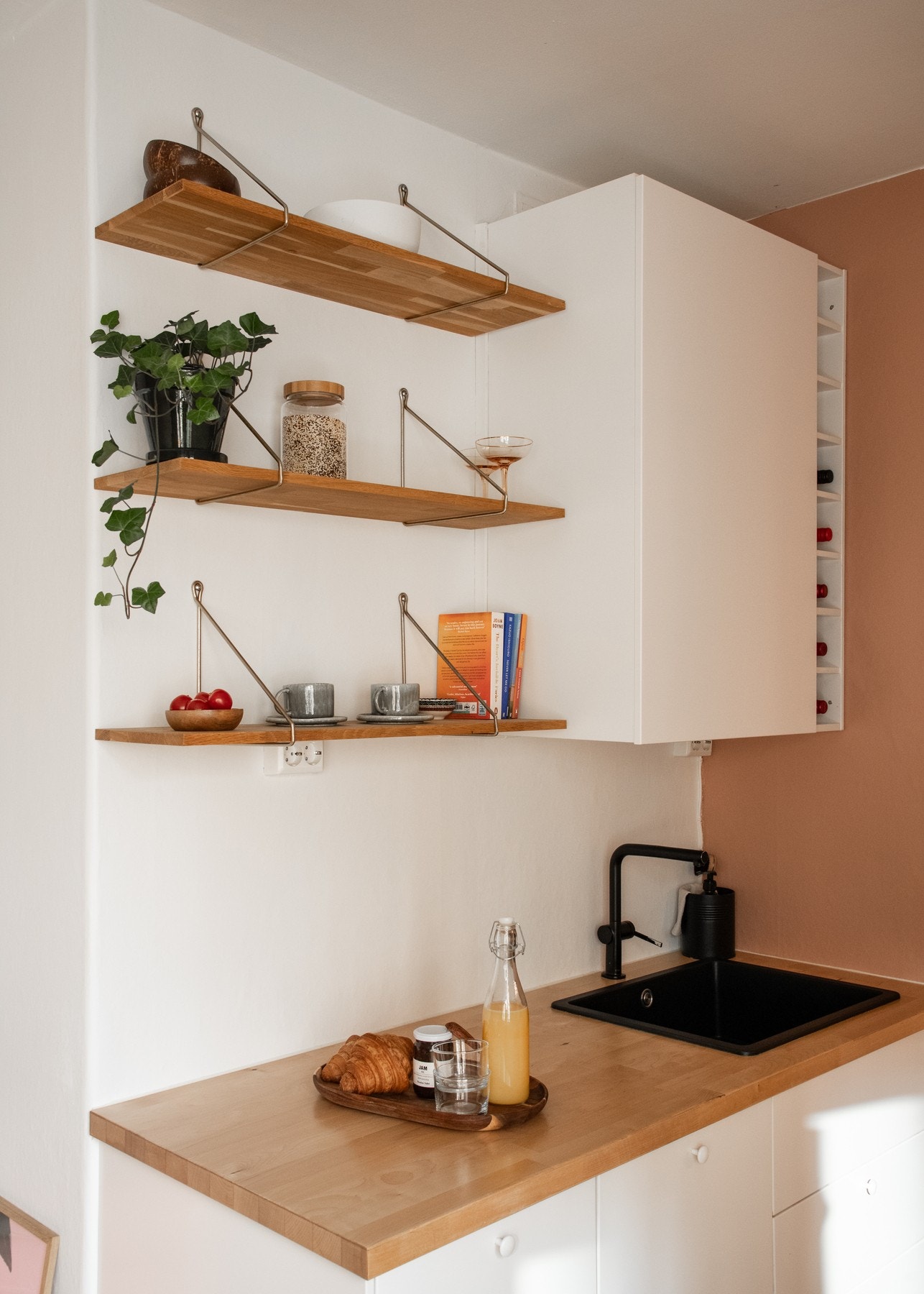 Innredningen er levert av IKEA med hvitevarer fra Whirlpool. Galleribilde