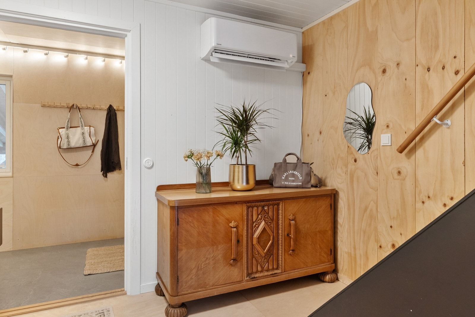 Det er installert varmepumpe som er plassert i gang/hall Galleribilde