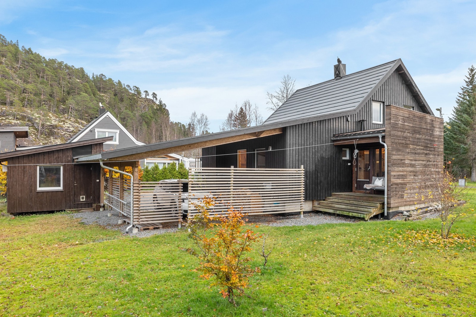 I forbindelse med oppgraderinger i 2016 er det bl.a. gravd ny drenering, nytt tak og ny fasade med etterisolering Galleribilde