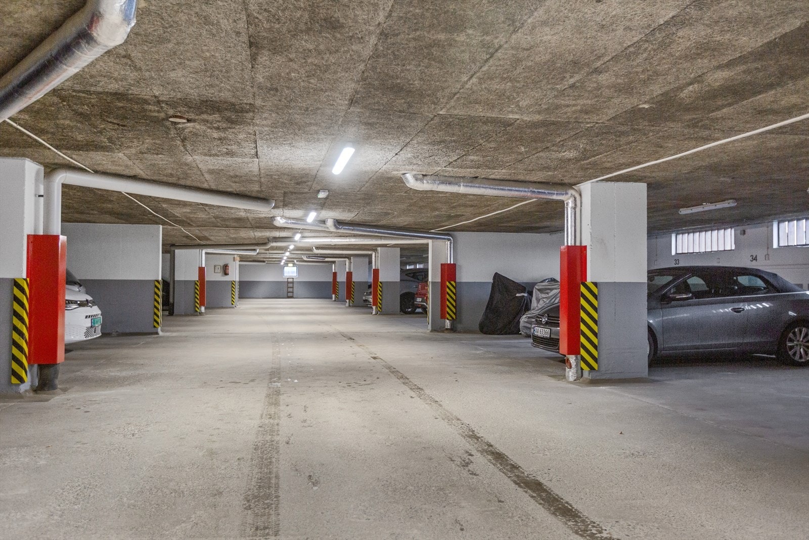 Garasjeanlegg i kjeller Galleribilde