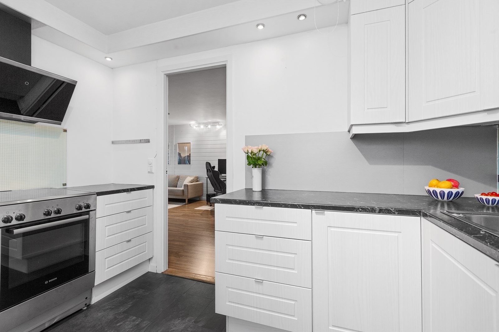 Kjøkken med plass til spisebord Galleribilde