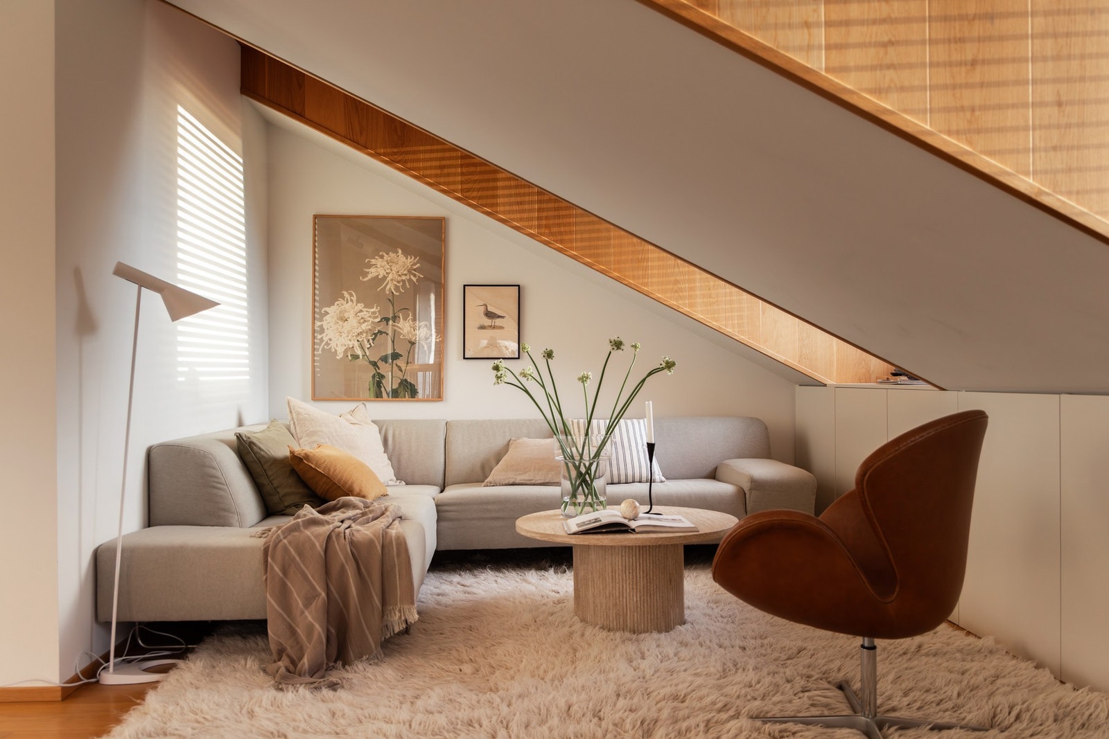 Loftet ble bygget ut i 2017-18 med vesentlig standardheving. Prosjektet er tegnet av Hille Melbye Arkitekter, med bidrag fra interiørarkitekt, lysarkitekt og rådgivere innen lyd, konstruksjon og brann. Resultatet er en moderne og helhetlig toppetasje. Galleribilde