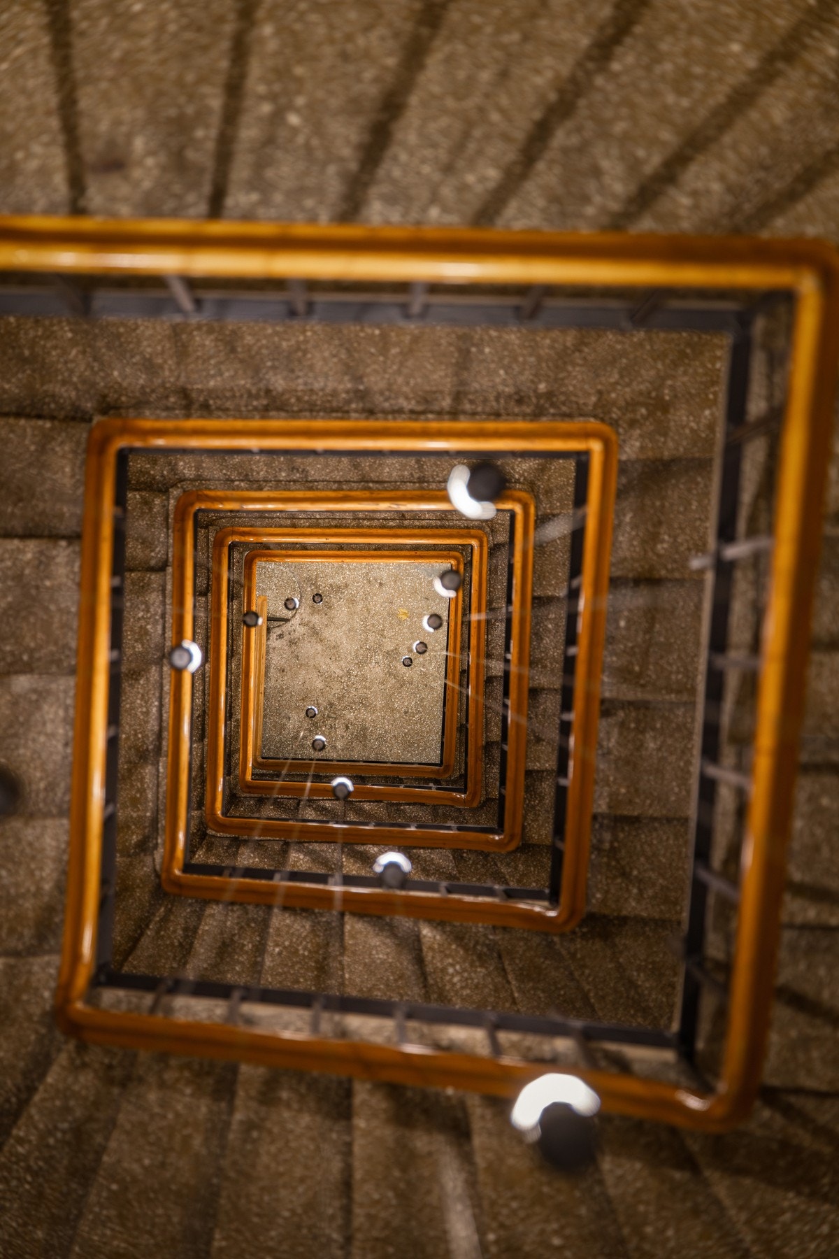 Vibia Micro-lamper utenfor hver inngang ble installert i 2017 og gir en behagelig, diskret og stilfull belysning av gårdsrommet. Galleribilde