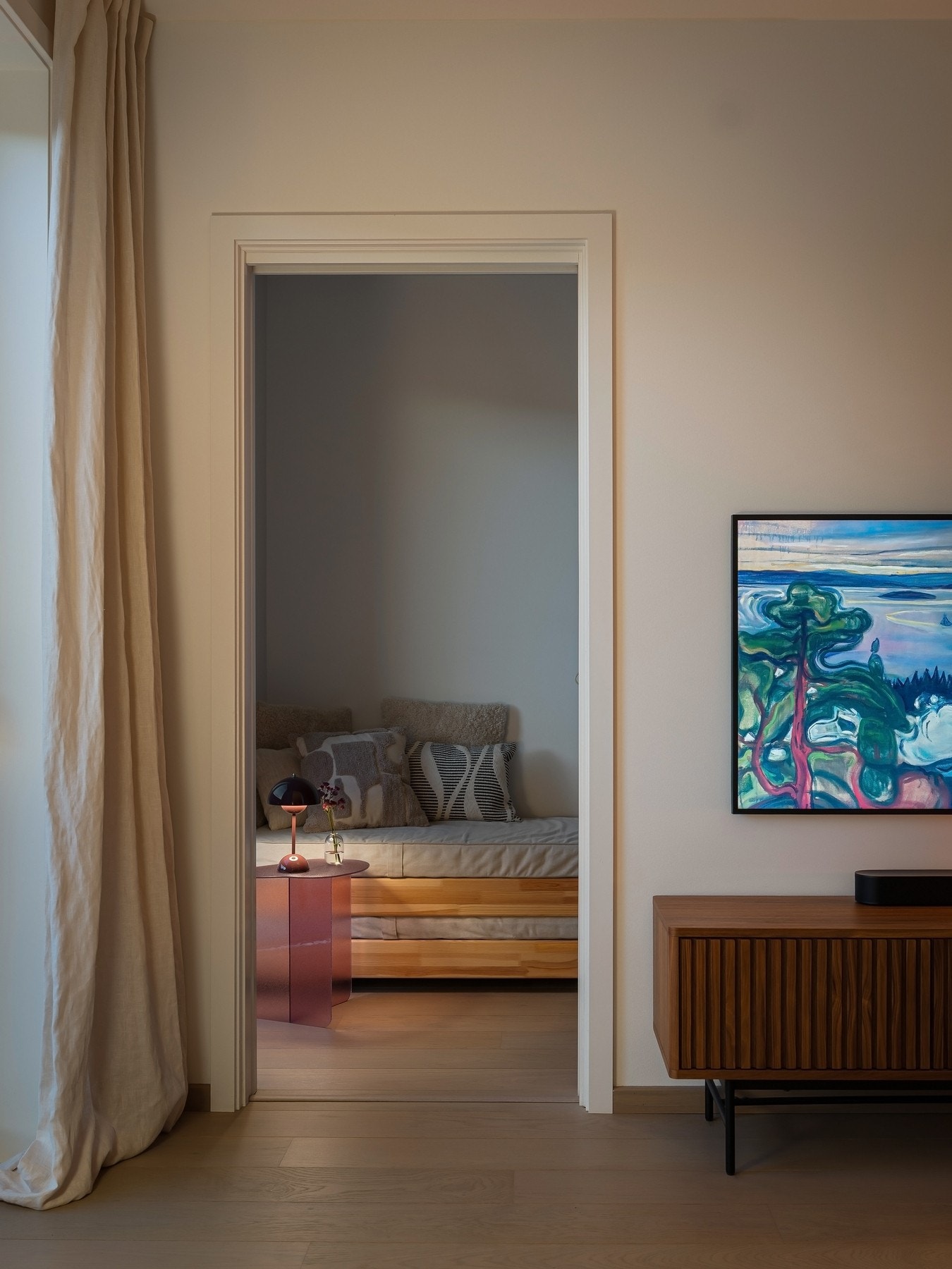 Fra stuen er det adkomst til soverom 3. Galleribilde