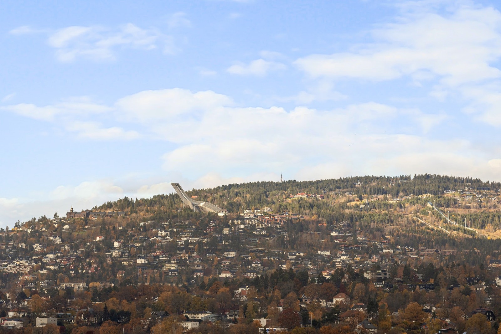 Utsikt mot Holmenkollen. Galleribilde