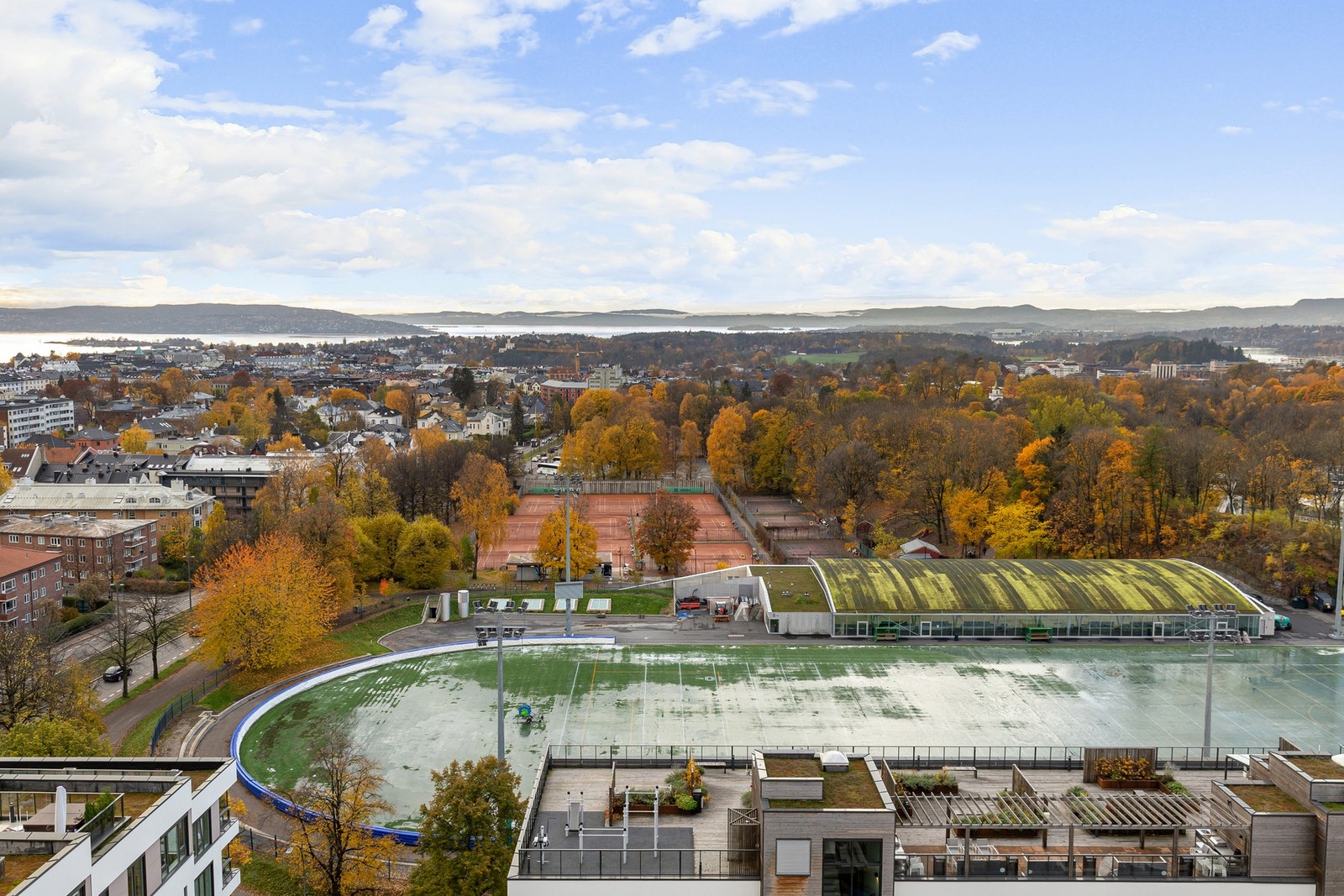 Leiligheten ligger i et sentralt og attraktivt boligområde i Middeltunet rett ved Frognerparken. Galleribilde