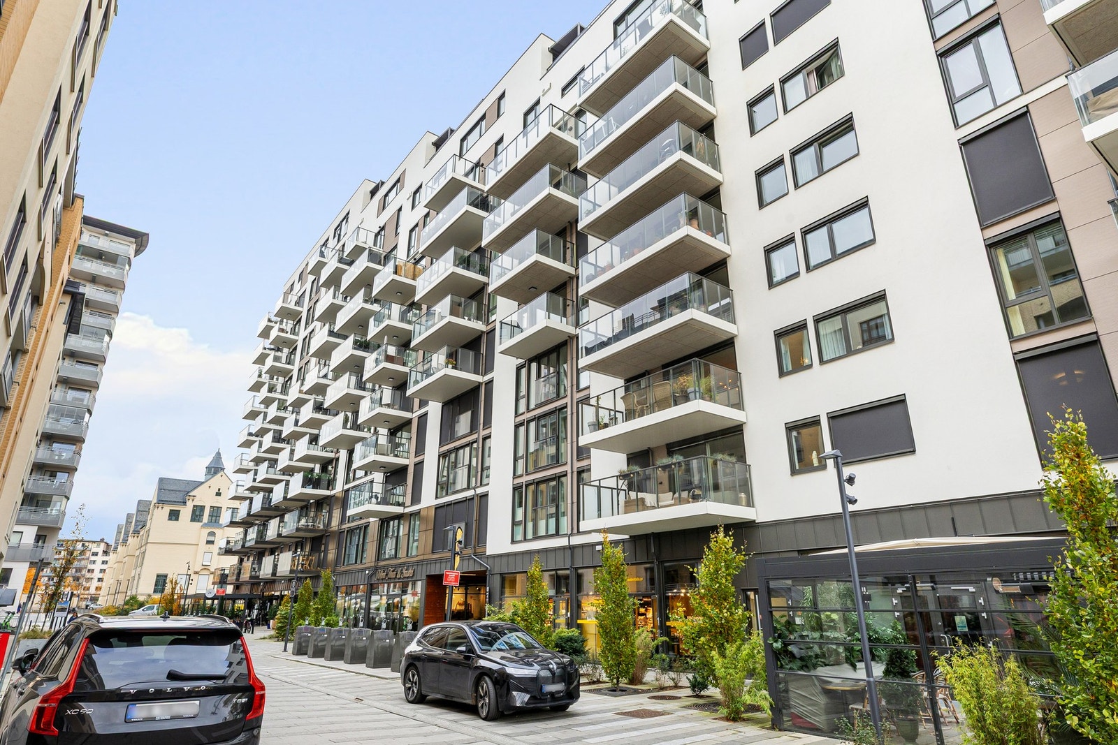 I bygget er det flere restauranter og caféer. Galleribilde
