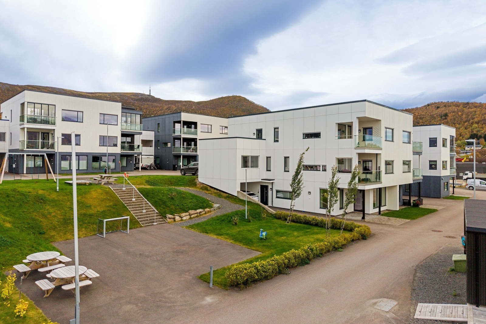 Her får du flotte uteområder til lek, rekreasjon og sosialt samvær i et trivelig nabolag. Galleribilde